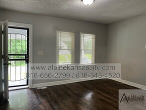 3434 Cypress Ave in Kansas City, MO - Building Photo - Building Photo