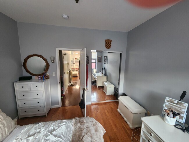 811 Park Ave-Unit -6 in Hoboken, NJ - Foto de edificio - Building Photo