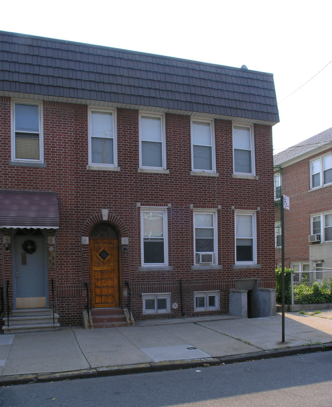 1827 Radcliff Ave in Bronx, NY - Foto de edificio - Building Photo