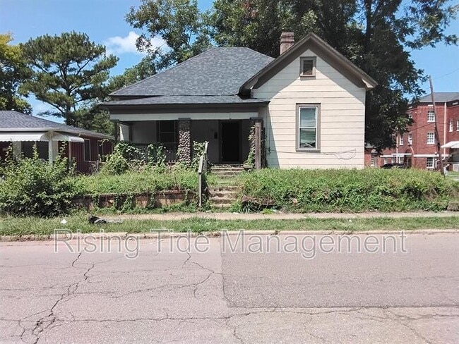 property at 736 Jefferson Blvd