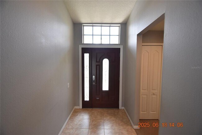 5627 War Admiral Dr in Zephyrhills, FL - Building Photo - Building Photo
