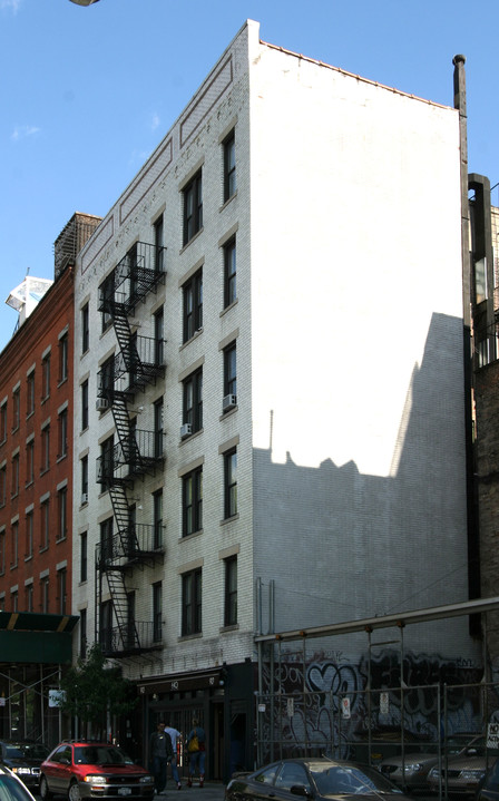 90 Thompson in New York, NY - Building Photo