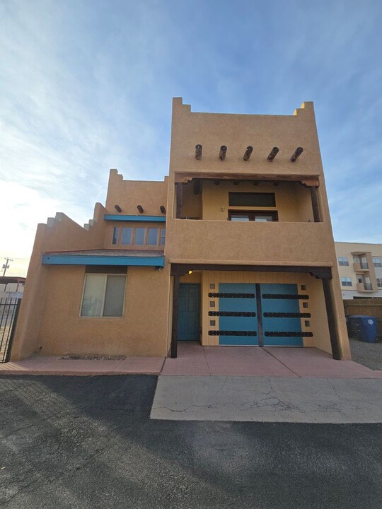 218 San Clemente Ave NW in Albuquerque, NM - Building Photo