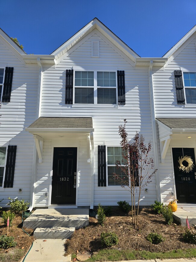 1832 Autumn Mist Dr in Winston-Salem, NC - Building Photo - Building Photo