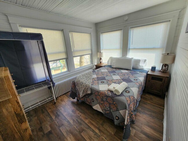 145 Park Ave, Unit #3- 2 bedroom furnished in Saranac Lake, NY - Building Photo - Building Photo