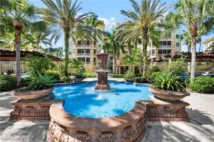 2738 Tiburon Blvd E in Naples, FL - Building Photo