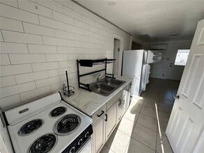 3412 Clarinda St in Sarasota, FL - Building Photo - Building Photo