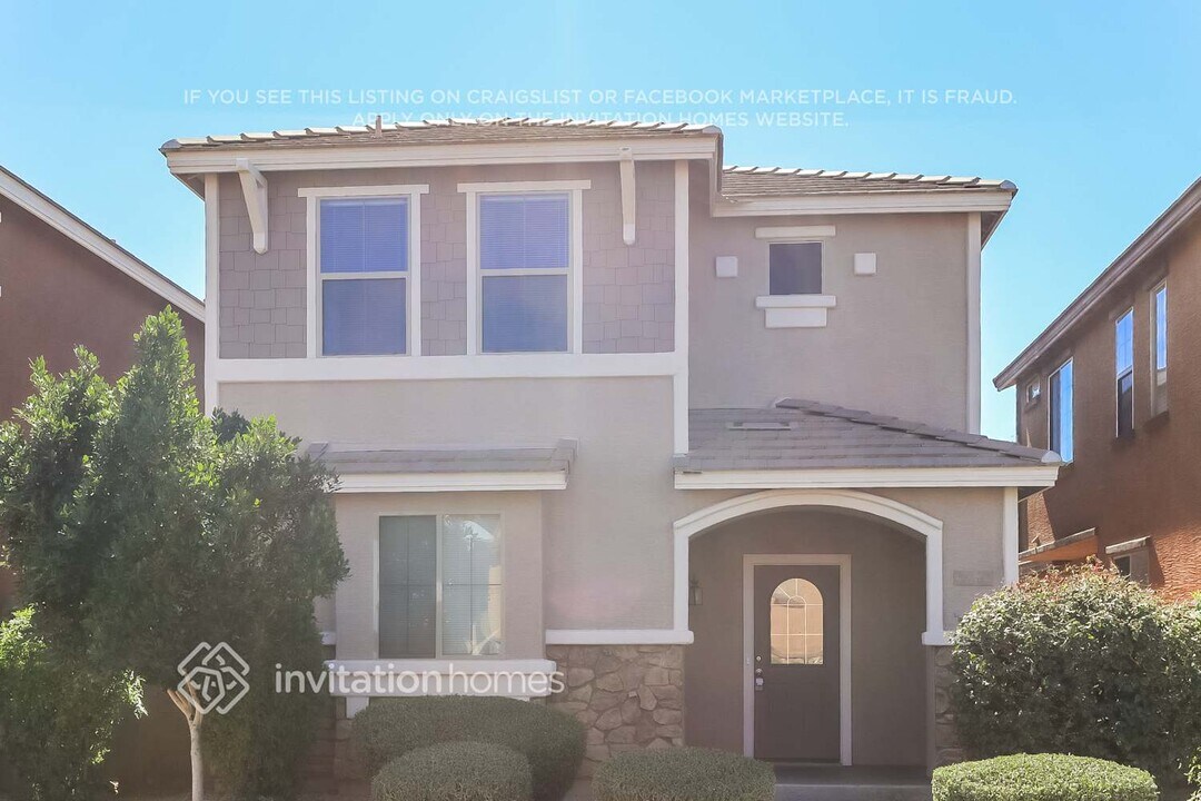 3765 E Kerry Ln in Phoenix, AZ - Foto de edificio