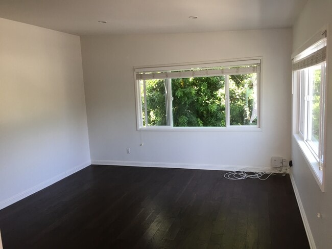 117 N Lucia Ave, Unit 2 in Redondo Beach, CA - Foto de edificio - Building Photo