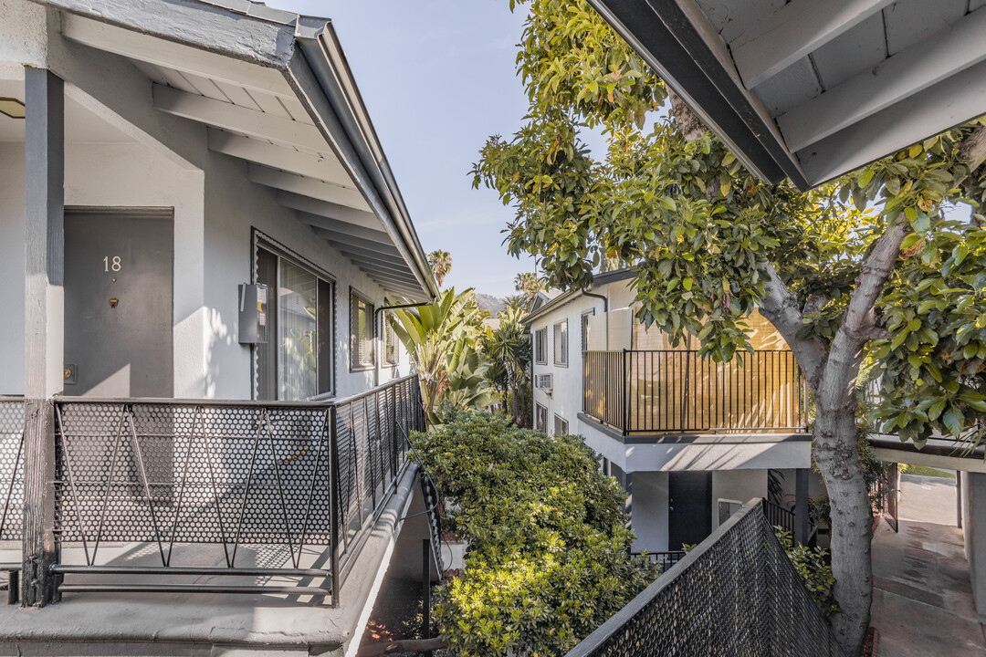 Stanley Gardens Apts - Spacious, Bright an... in Los Angeles, CA - Foto de edificio