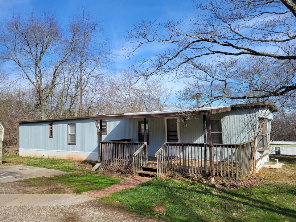 43 Georgetown Dr in Leicester, NC - Building Photo