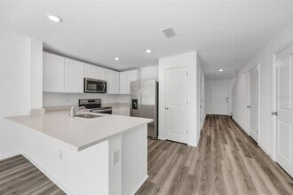 1011 SPOTTED EGRET Loop in Ruskin, FL - Building Photo - Building Photo