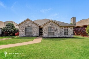 911 Walters Dr in Cedar Hill, TX - Building Photo