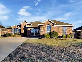 2710 Beacon Hill Dr in Rockwall, TX - Building Photo