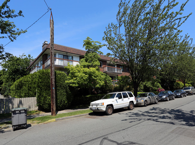 Connaught Gardens in Vancouver, BC - Building Photo - Primary Photo