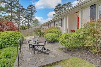 338 Lakemoore Dr NE in Atlanta, GA - Building Photo - Building Photo