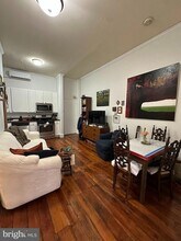 1324 Pine St, Unit 2F in Philadelphia, PA - Foto de edificio - Building Photo