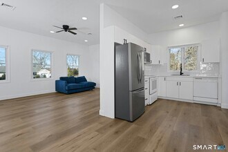 70 Archer Ln in Stamford, CT - Building Photo - Building Photo