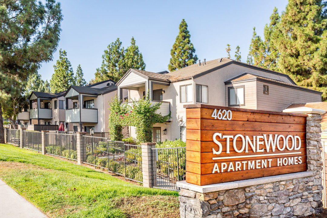 Stonewood Apartments in Riverside, CA - Foto de edificio