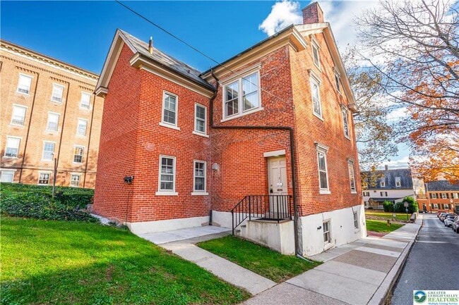 property at 426 Heckewelder Pl