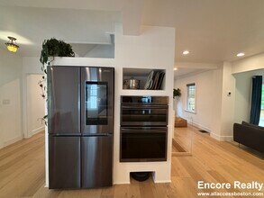 91 Brooks St, Unit 1 in Boston, MA - Building Photo - Building Photo