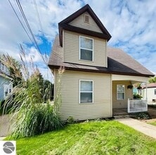 410 S Simon St in Cadillac, MI - Building Photo - Building Photo
