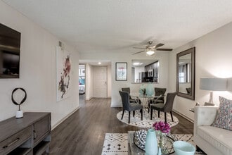 Rosemont Siena Cove in Plantation, FL - Foto de edificio - Interior Photo