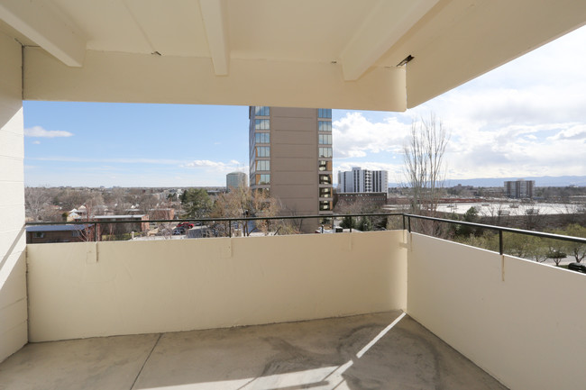 Da Vinci Apartments in Denver, CO - Building Photo - Interior Photo