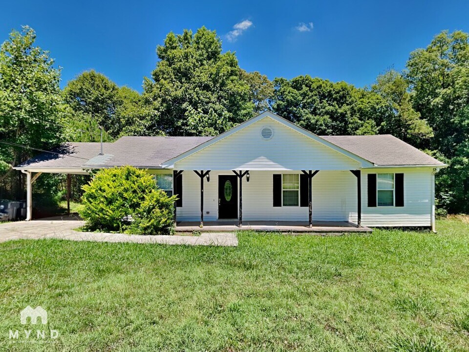 566 South St in Dacula, GA - Building Photo