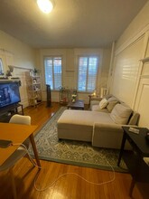 1247 Beacon St, Unit 3 in Brookline, MA - Foto de edificio - Building Photo