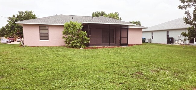 930 SW 34th St in Cape Coral, FL - Building Photo - Building Photo