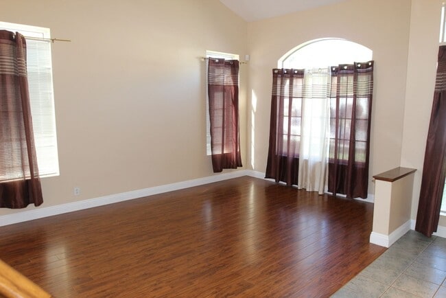 14183 Mendocino Ct in Fontana, CA - Building Photo - Building Photo