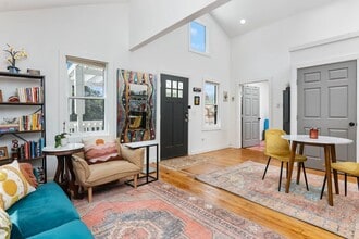 627 E Guenther St in San Antonio, TX - Building Photo - Building Photo