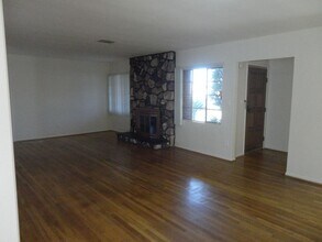5368 W Falls View Dr in San Diego, CA - Building Photo - Building Photo