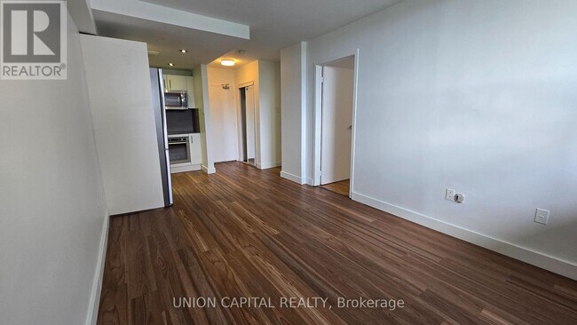 407-230-1230 Oak St in Toronto, ON - Building Photo - Building Photo