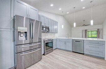 2617 Bentley Dr in Palm Harbor, FL - Building Photo - Building Photo