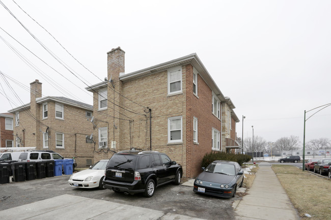 6135 W Fullerton Ave in Chicago, IL - Building Photo - Building Photo