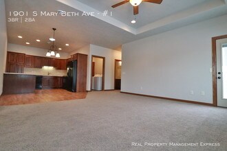 1901 Mary Beth Ave-Unit -#1 in Sioux Falls, SD - Building Photo - Building Photo