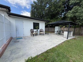 1055 NW 153rd St in Miami, FL - Building Photo