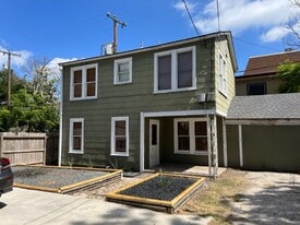 117 E Norwood Ct in San Antonio, TX - Building Photo