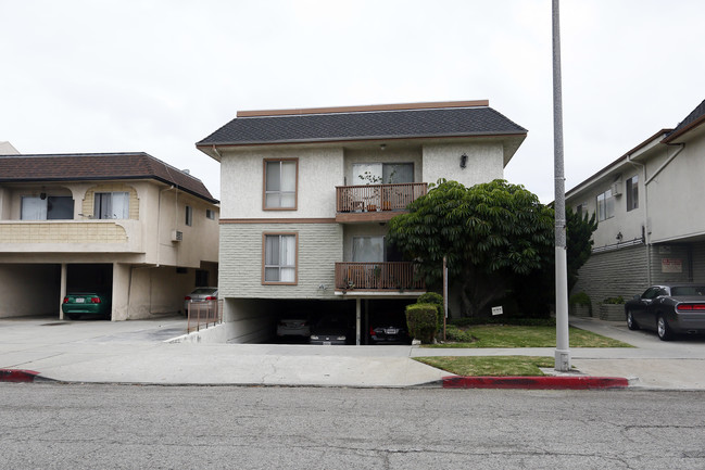 3307 Mentone Ave in Los Angeles, CA - Building Photo - Building Photo