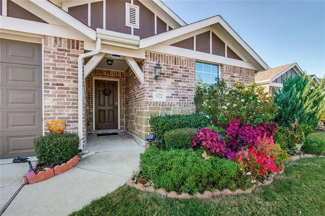 1624 Meadow Trail Ln in Aubrey, TX - Foto de edificio - Building Photo