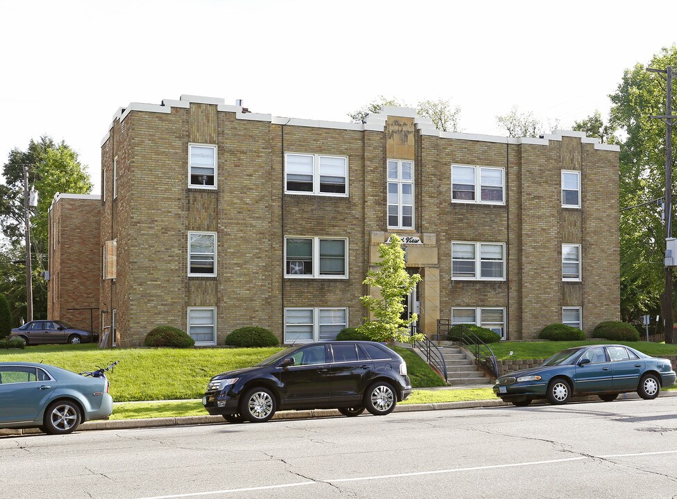 Ford View Apartments in St. Paul, MN - Building Photo