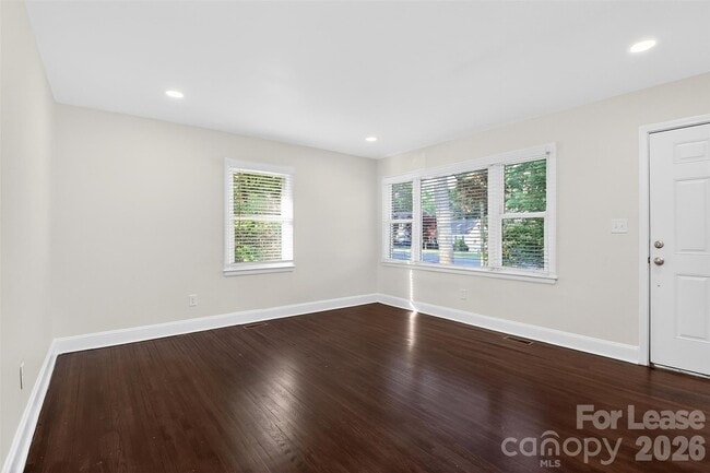3441 Commonwealth Ave in Charlotte, NC - Foto de edificio - Building Photo