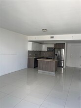 5300 Paseo Blvd, Unit 807 in Doral, FL - Building Photo - Building Photo