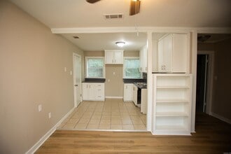 7621 W 44th St in Little Rock, AR - Building Photo - Building Photo