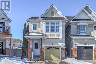 38 Sloan Dr in Milton, ON - Building Photo