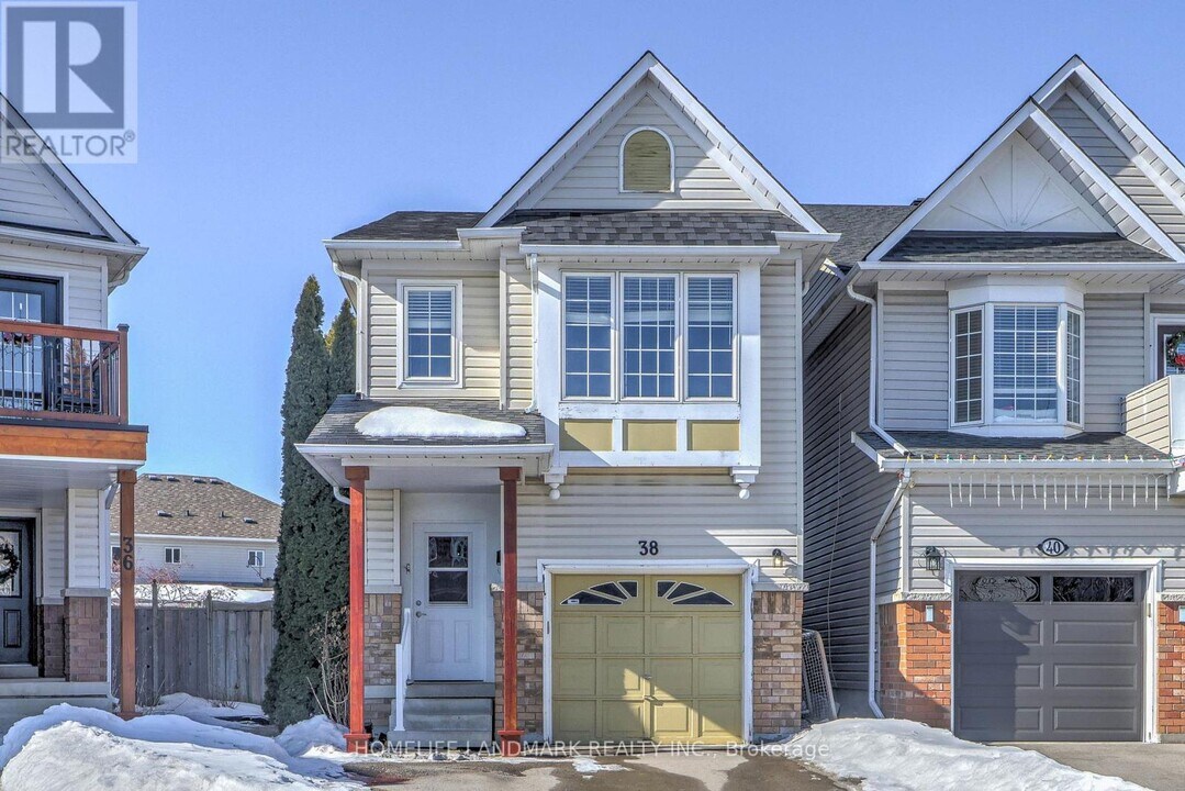 38 Sloan Dr in Milton, ON - Building Photo