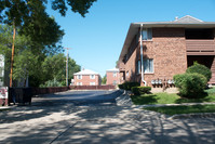 8303 W North Ave in Wauwatosa, WI - Foto de edificio - Building Photo