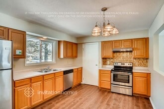 944 Beacon Ln in Apple Valley, MN - Building Photo - Building Photo